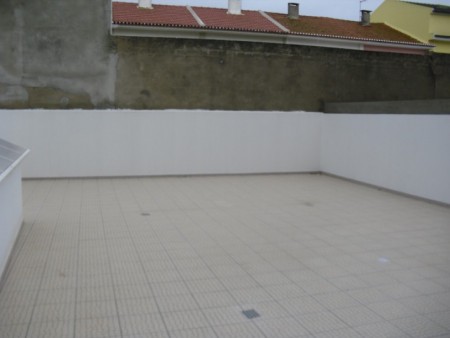 R/C Esq. - T2 C/Terraço   -- Vendido --